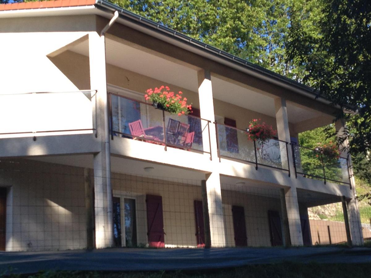 Le Mas De Servant Roulottes Et Chambres D'Hotes Auberives-en-Royans Exterior foto