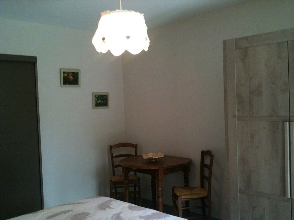 Le Mas De Servant Roulottes Et Chambres D'Hotes Auberives-en-Royans Exterior foto