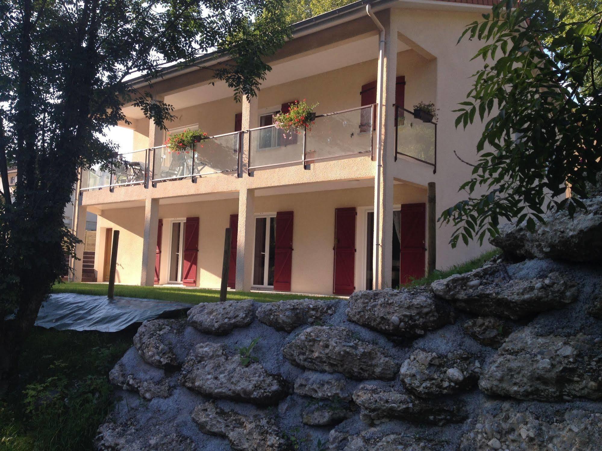 Le Mas De Servant Roulottes Et Chambres D'Hotes Auberives-en-Royans Exterior foto