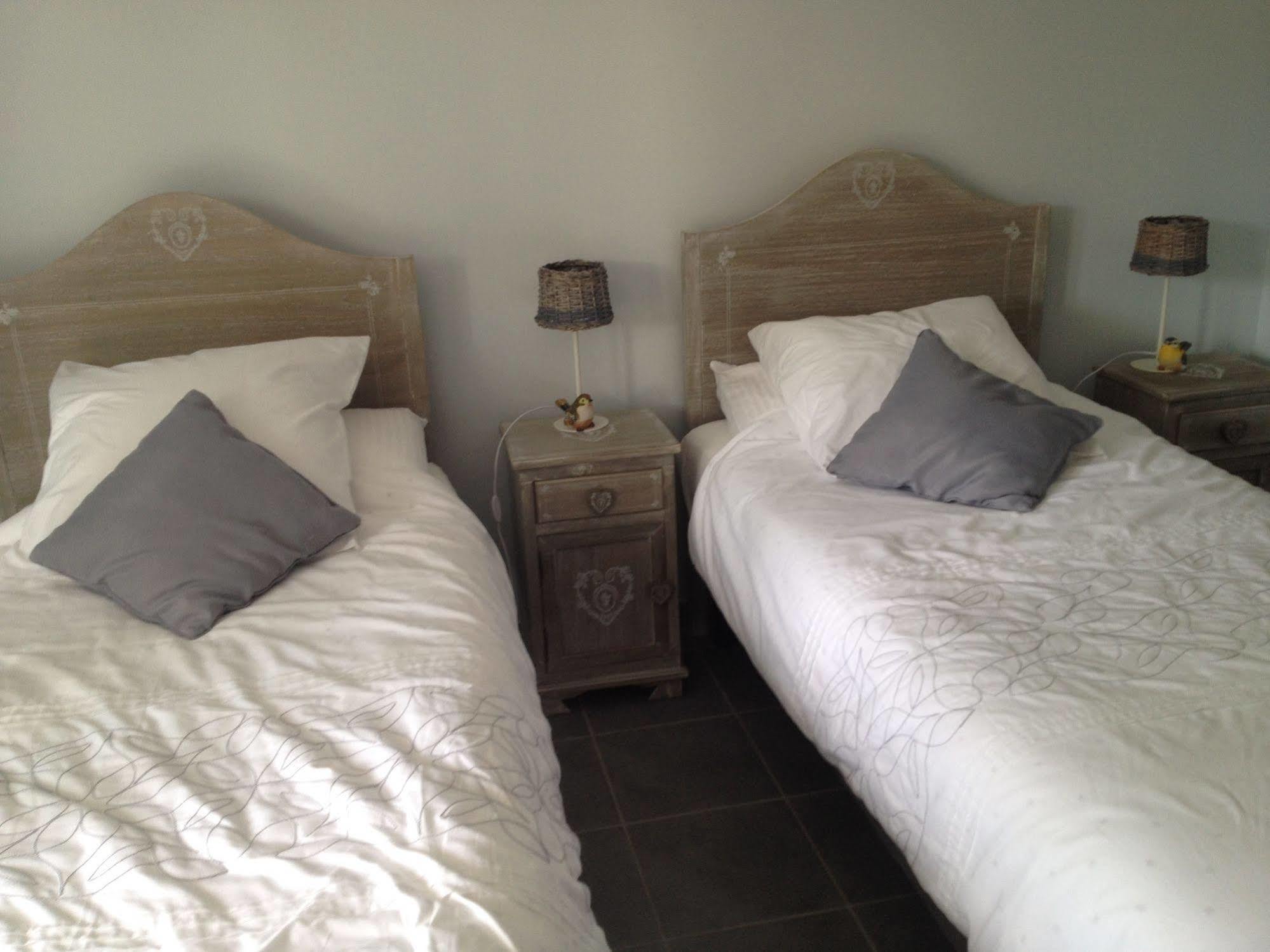 Le Mas De Servant Roulottes Et Chambres D'Hotes Auberives-en-Royans Exterior foto