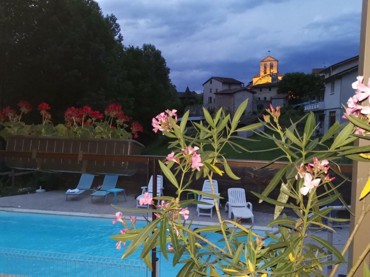 Le Mas De Servant Roulottes Et Chambres D'Hotes Auberives-en-Royans Exterior foto